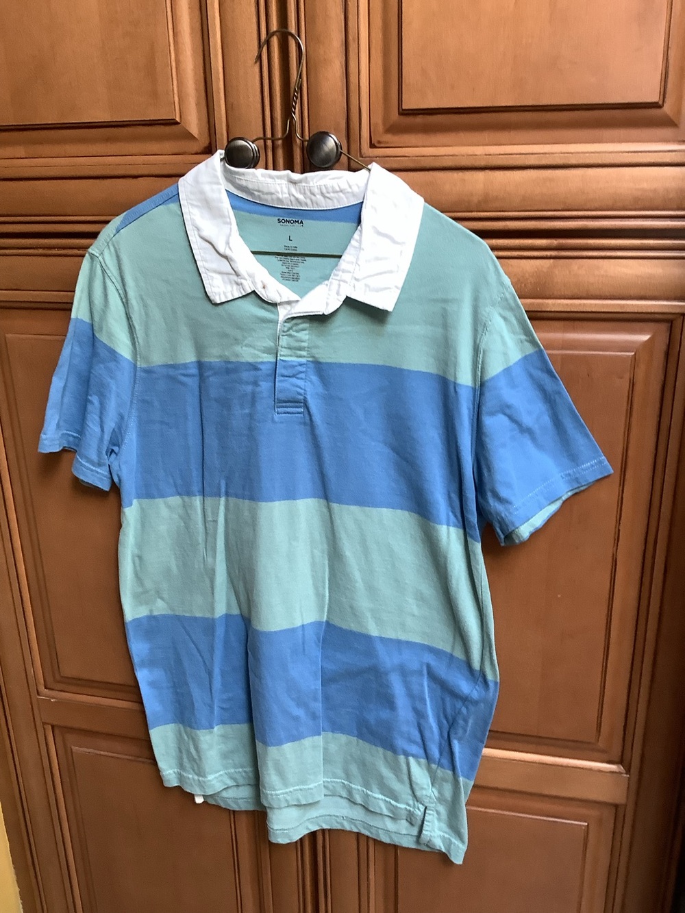 SONOMA MEN’S BLUE AND GREEN WIDE-STRIPE POLO WITH WHITE COLLAR